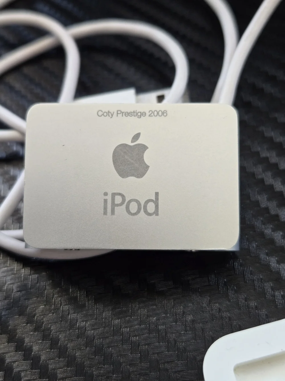 Apple IPod Shuffle 2nd Generation Silver 1Gb Needs New Battery